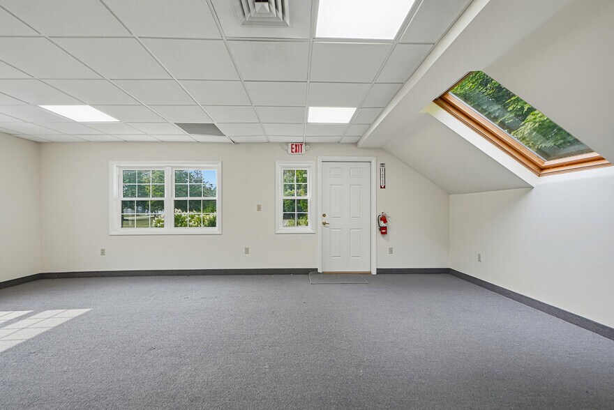 More Photos Of 37 Pierce St, Northborough Office For Sale