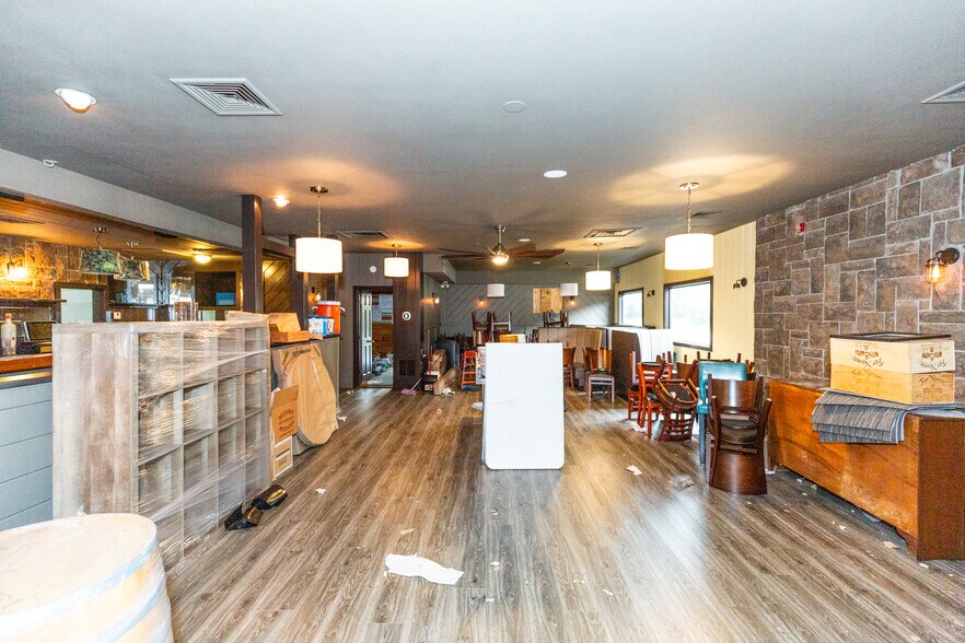 More Photos Of 332 Farnum Pike, Smithfield Restaurant For Sale