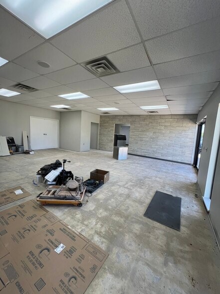 More Photos Of 915 1st Ave NW, Ardmore Flex For Lease