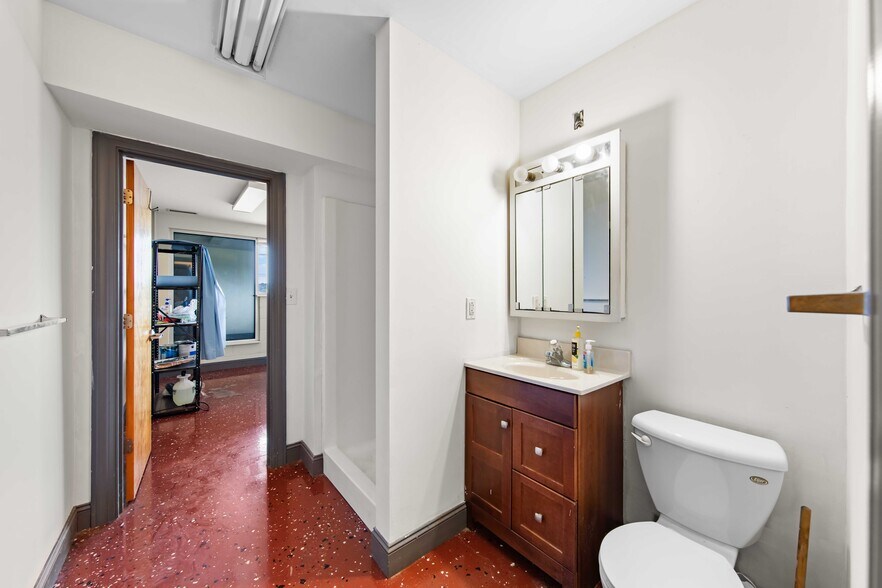 More Photos Of 660 New Hwy 68, Sweetwater Freestanding For Sale