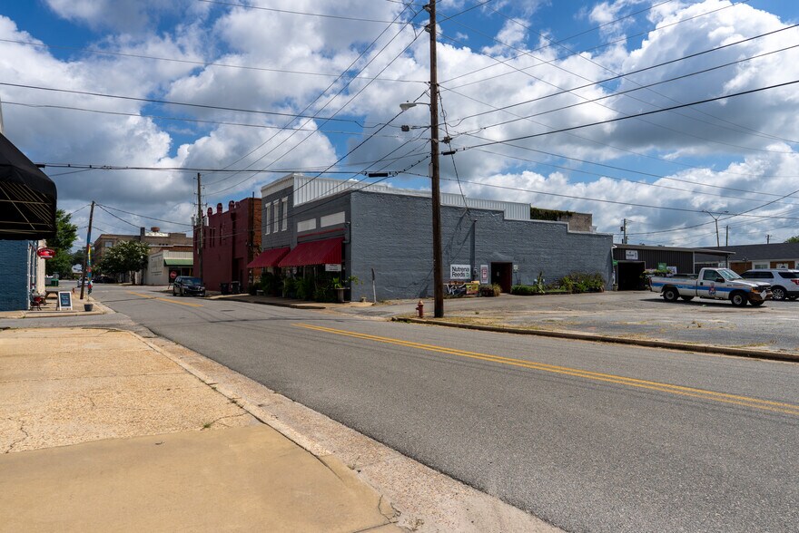 Primary Photo Of 186 McLaughlin St SW, Pelham Specialty For Sale