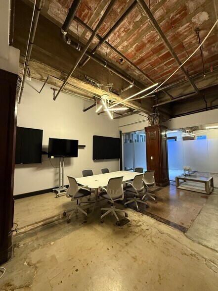 More Photos Of 453 S Spring St, Los Angeles Loft Creative Space For Lease