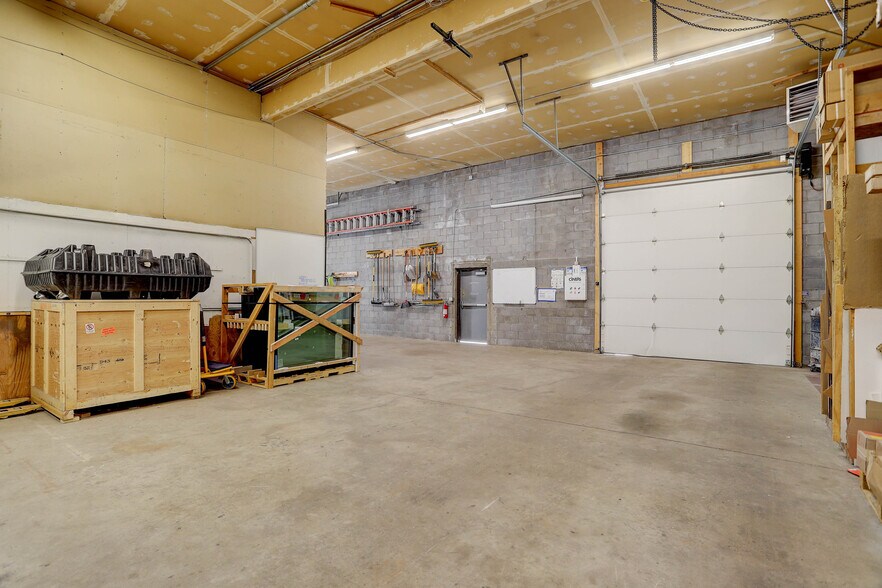 More Photos Of 5985 Lamar St, Arvada Warehouse For Lease