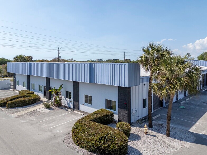 More Photos Of 4755 Mercantile Ave, Naples Unknown For Lease