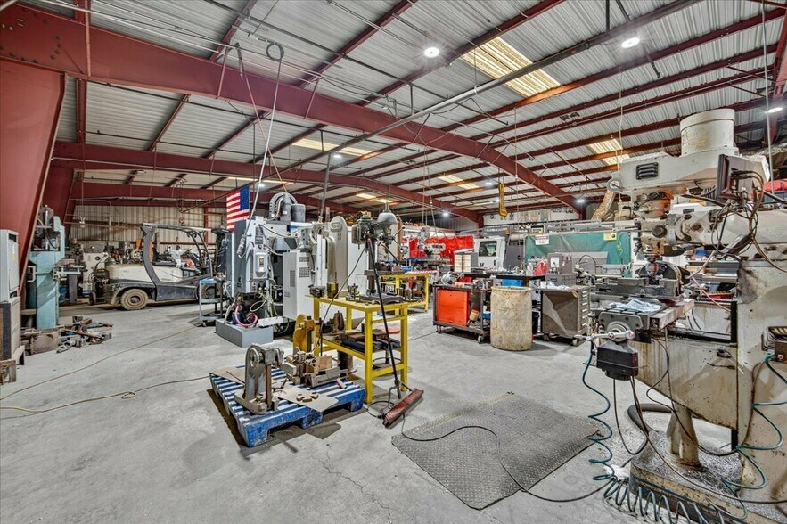 More Photos Of 149 Ashland ave, Lindsay Industrial For Sale