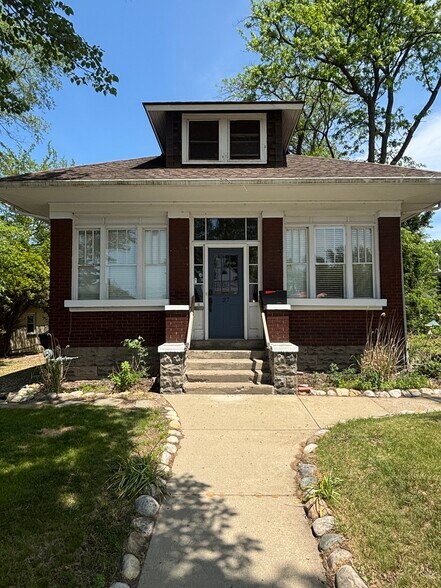 More Photos Of 27 S Whittaker St, New Buffalo Storefront Retail Residential For Lease