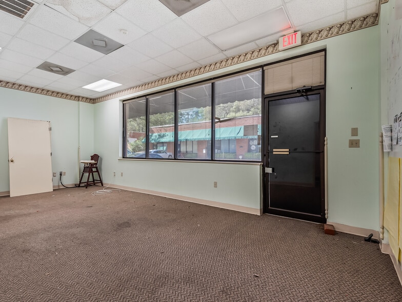 More Photos Of 2016 N Point Blvd, Tallahassee Office For Sale