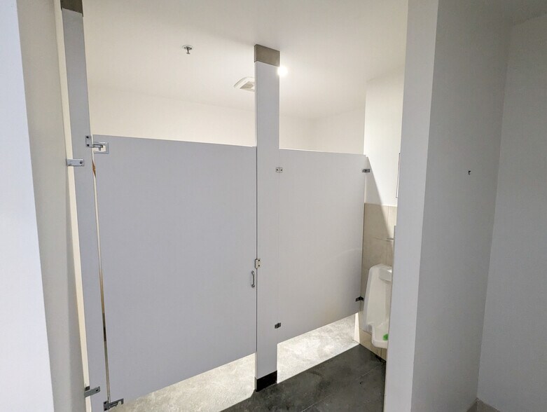 More Photos Of 2550 El Camino Real, Redwood City Storefront Retail Office For Lease