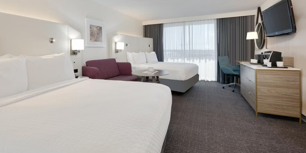 More Photos Of 1015 Elm St, Dallas Hotel For Sale