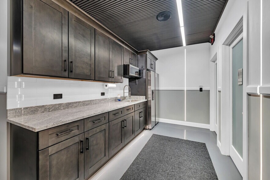 More Photos Of 116-118 S Water St, Wilmington Storefront Retail Office For Lease