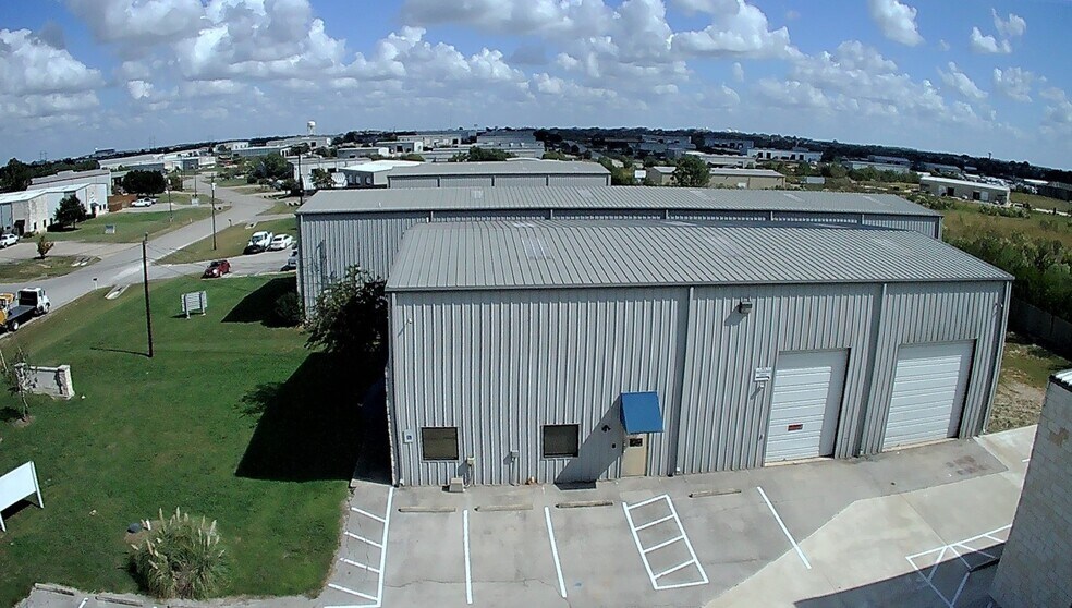 More Photos Of 641 Commercial Dr, Buda Warehouse For Lease