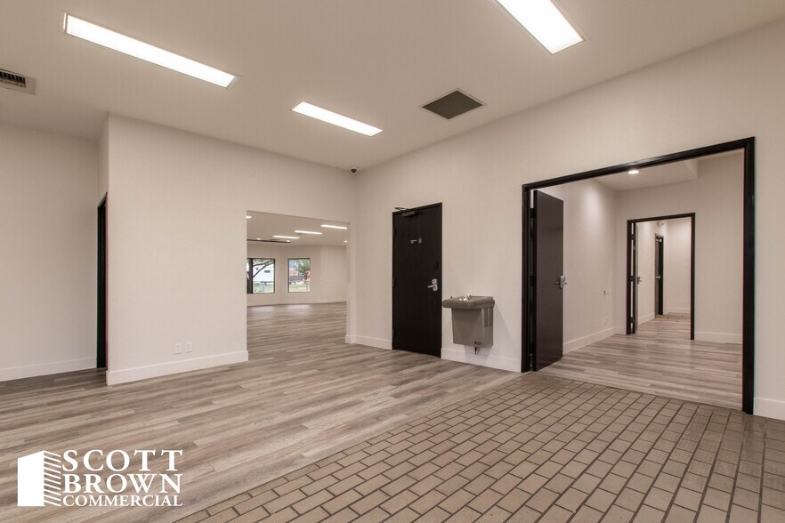 More Photos Of 2400 Worthington St, Denton Medical For Lease