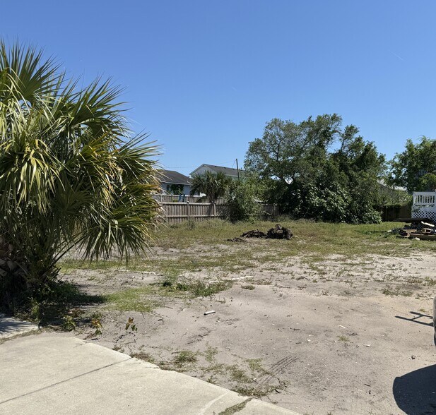 More Photos Of 213 Cape Fear Blvd, Carolina Beach Hotel For Sale
