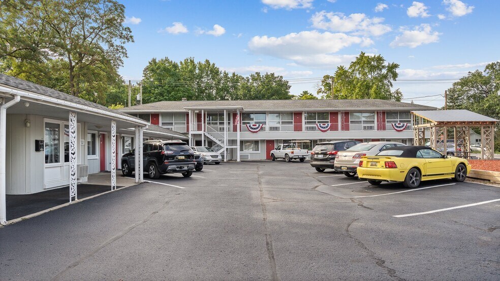 More Photos Of 1010 E Front St, Traverse City Hotel For Sale