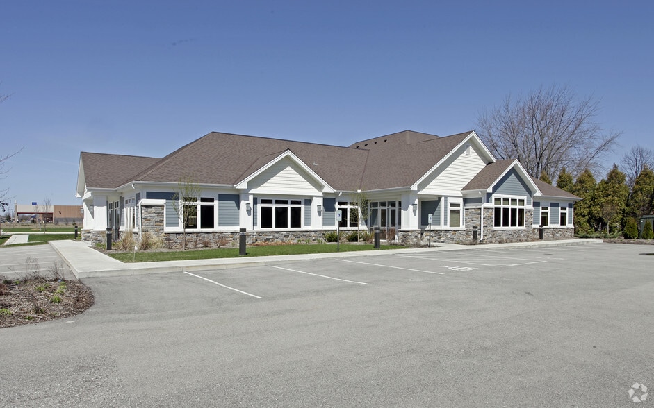 More Photos Of 8860 N 60th St, Milwaukee Office For Sale