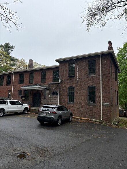 More Photos Of 105 Chapman St, Canton Warehouse For Lease