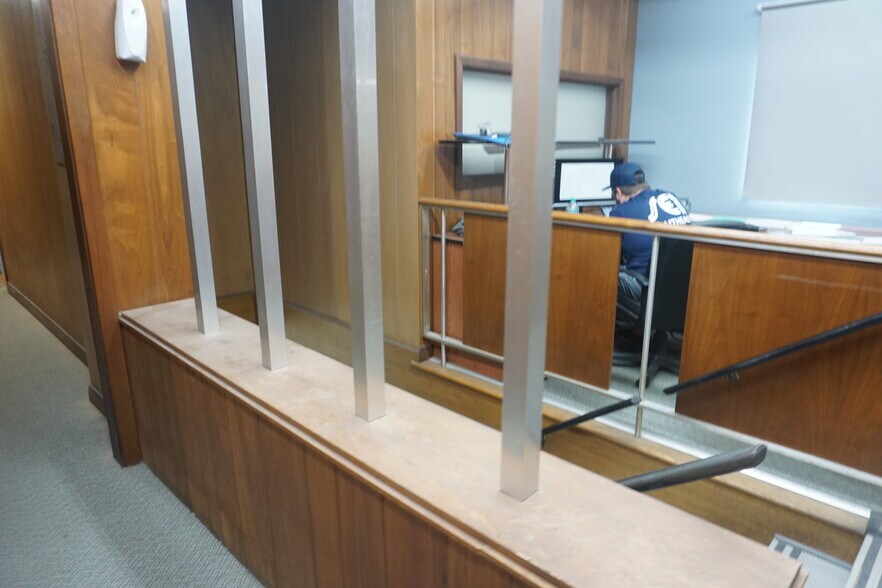 More Photos Of 3605 N Davis Hwy, Pensacola Warehouse For Sale