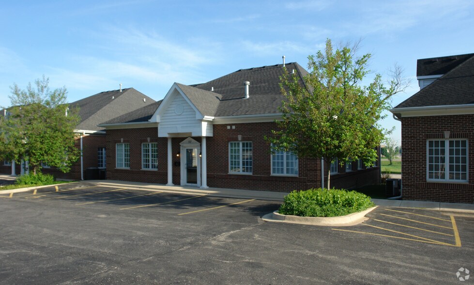 More Photos Of 55 Ogden Ave, Clarendon Hills Office For Sale