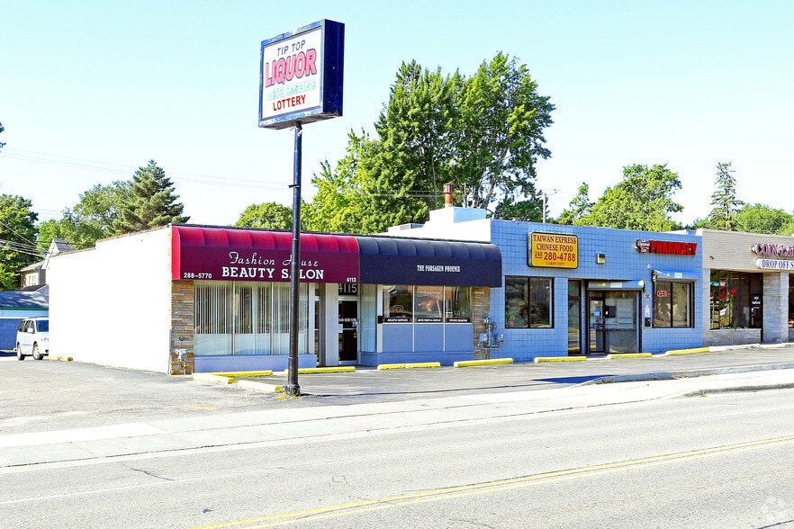 Primary Photo Of 4113-4121 W 13 Mile Rd, Royal Oak Unknown For Lease