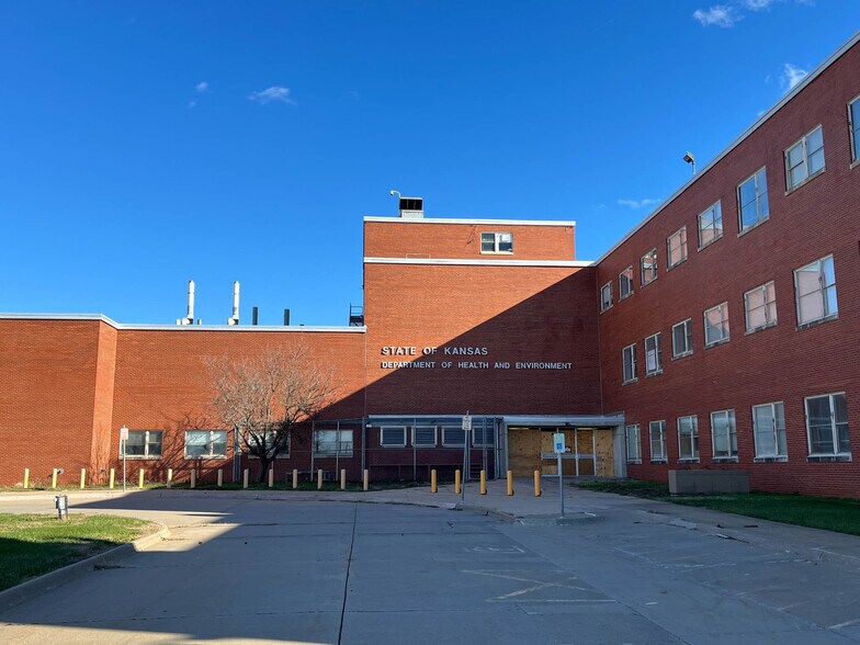 More Photos Of 6810 SE Dwight St, Topeka Industrial For Sale