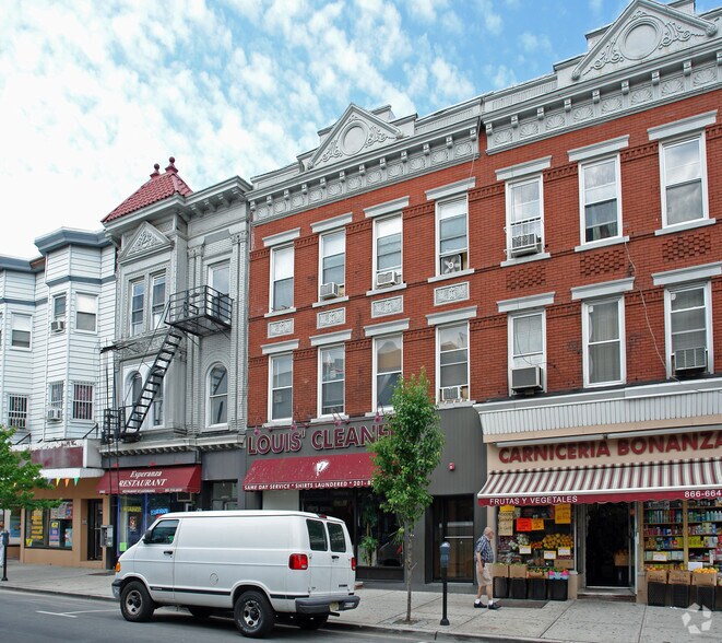 More Photos Of 2505 Bergenline Ave, Union City Storefront Retail Residential For Lease