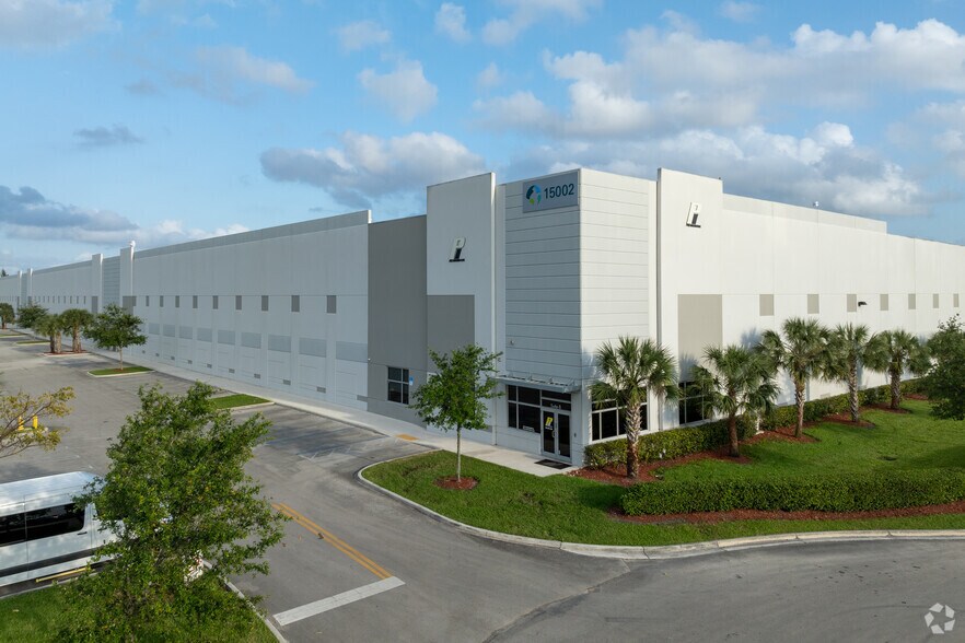 More Photos Of 15002 NW 107th Ave, Hialeah Gardens Distribution For Lease