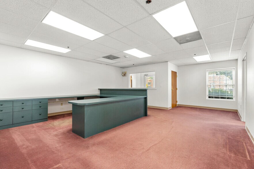 More Photos Of 30 Ray Ave, Burlington Light Distribution For Lease