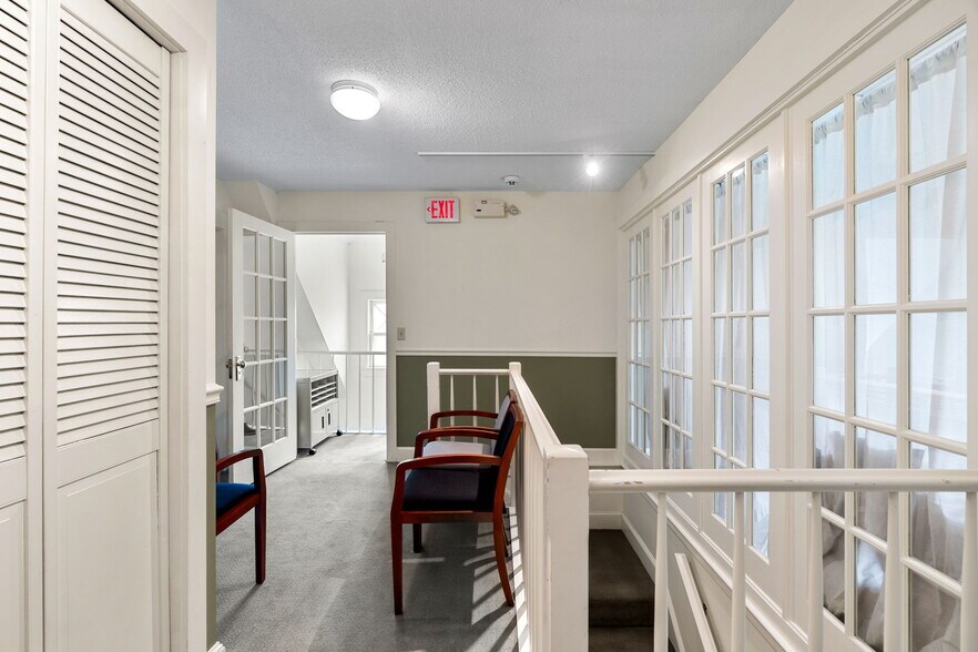 More Photos Of 52A Waltham St, Lexington Office For Lease