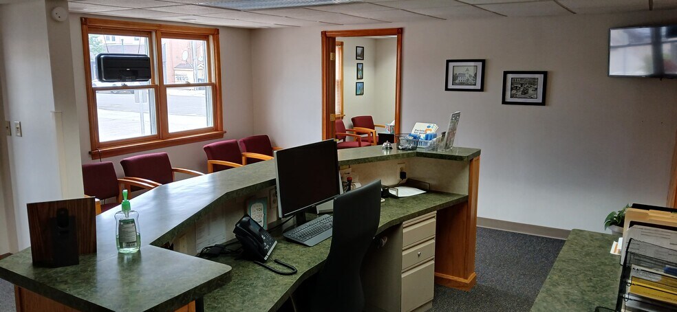 More Photos Of 118 E Division St, Shawano Office For Sale