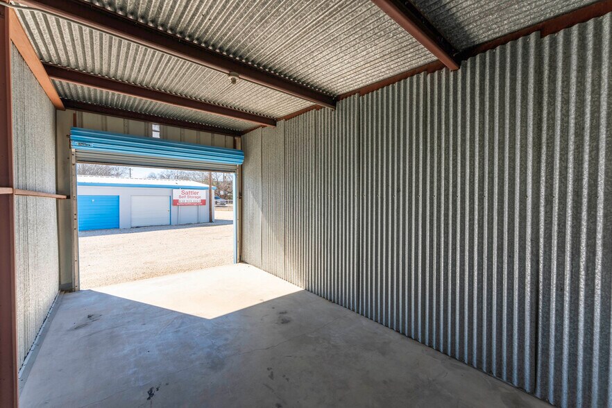 More Photos Of 1065 Market Hts, New Braunfels Self Storage For Sale