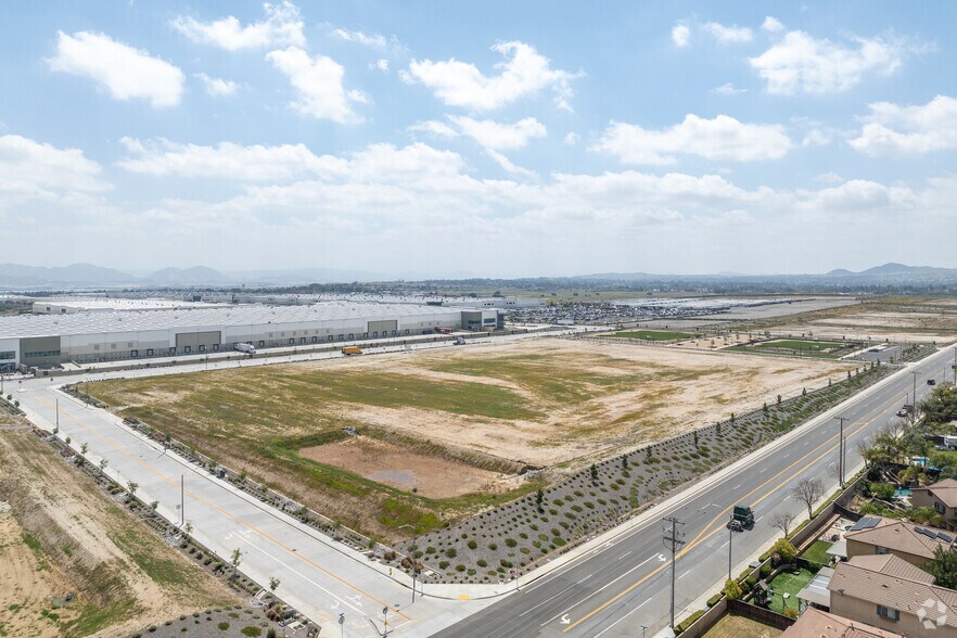 More Photos Of 16301 Caroline Way, March Air Reserve Base Warehouse For Lease