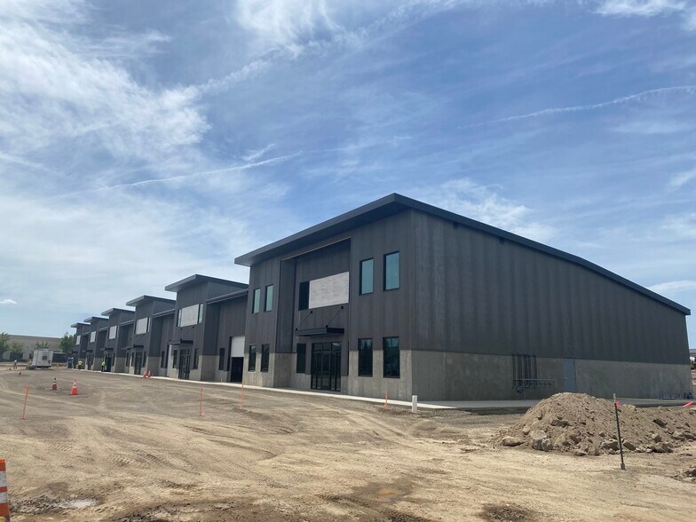 More Photos Of 2605 SW 1st St, Redmond Industrial For Lease