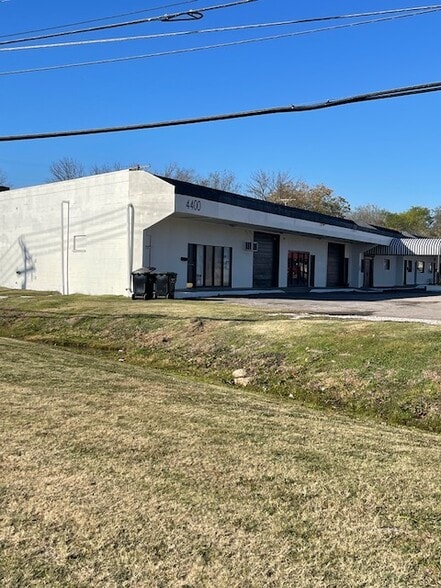 More Photos Of 4400 Moulton St, Greenville General Retail For Sale