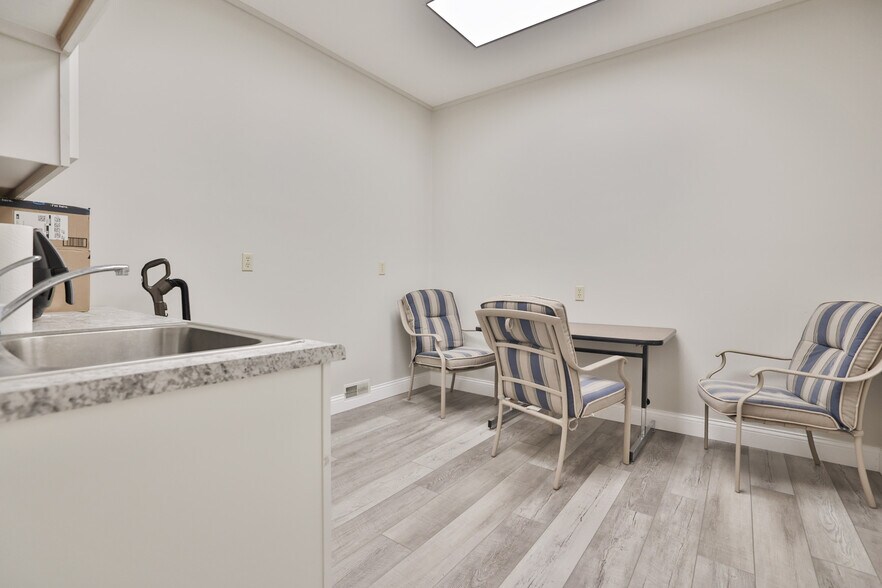 More Photos Of 340 S Fillmore St, Edwardsville Office For Lease