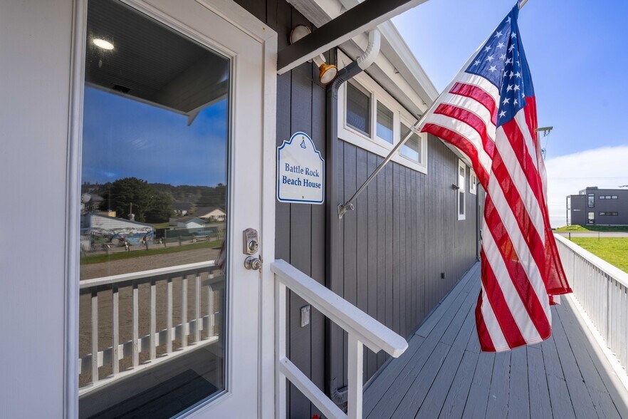 More Photos Of 267 W Sixth St, Port Orford Storefront Retail Residential For Sale