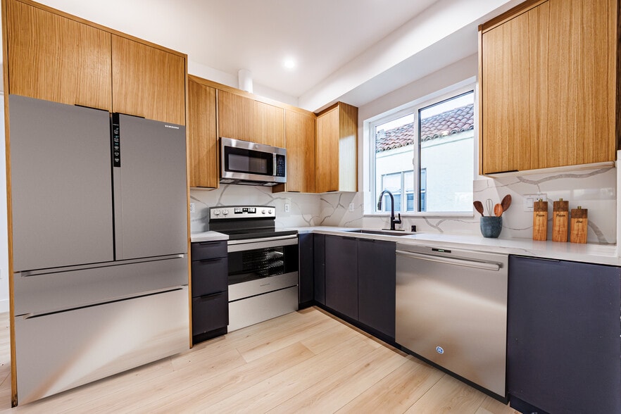 More Photos Of 1656 S Hayworth Ave, Los Angeles Multifamily For Sale