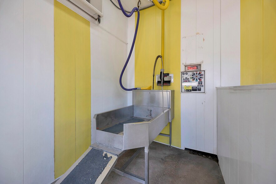 More Photos Of 504 N Euless Main St, Euless Carwash For Sale