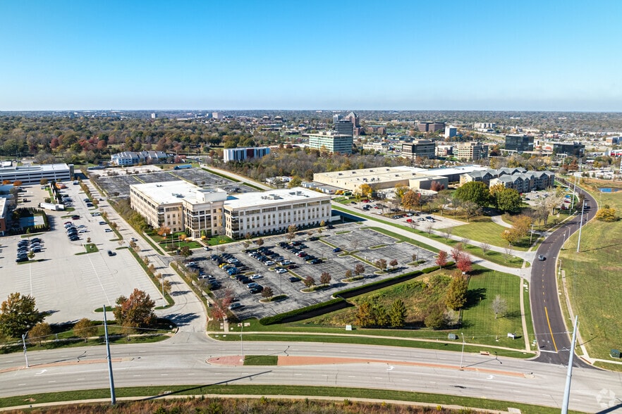 More Photos Of 6700 W 115th St, Overland Park Office For Lease