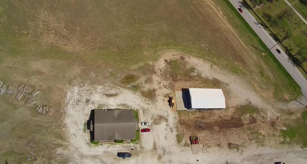 More Photos Of 8727 Arenzville Rd, Beardstown Warehouse For Sale