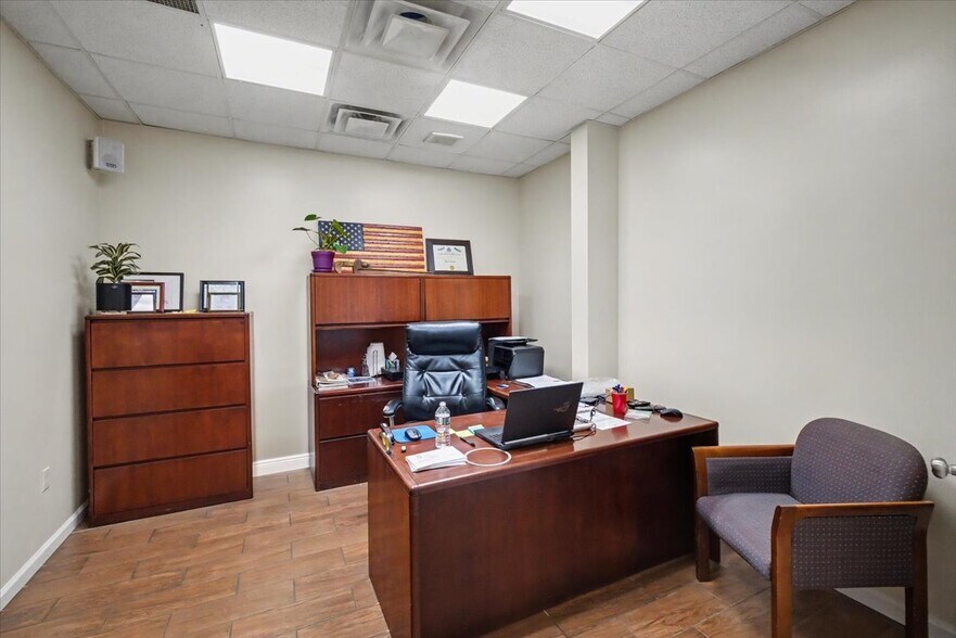 More Photos Of 17 Vreeland St, Lodi Office For Sale