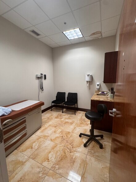 More Photos Of 14131 Metropolis Ave, Fort Myers Medical For Lease