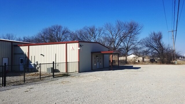 More Photos Of 1750 US-77, Davis Manufacturing For Lease