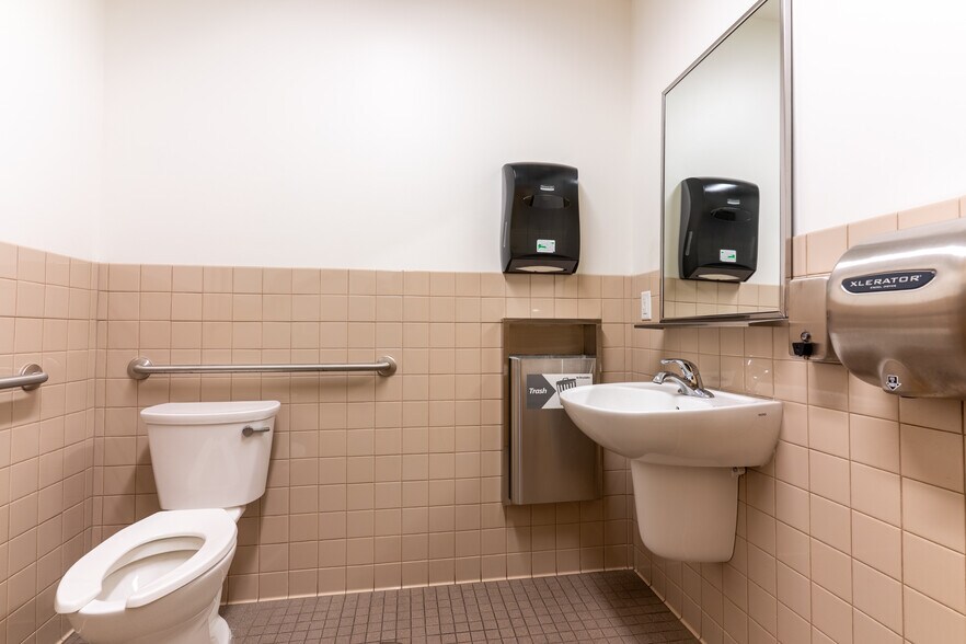 More Photos Of 814 S 3rd St, Minneapolis Rehabilitation Center For Lease