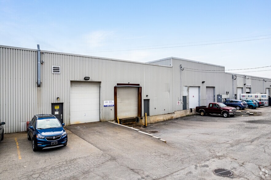 More Photos Of 189 Av Labrosse, Pointe-claire Warehouse For Lease