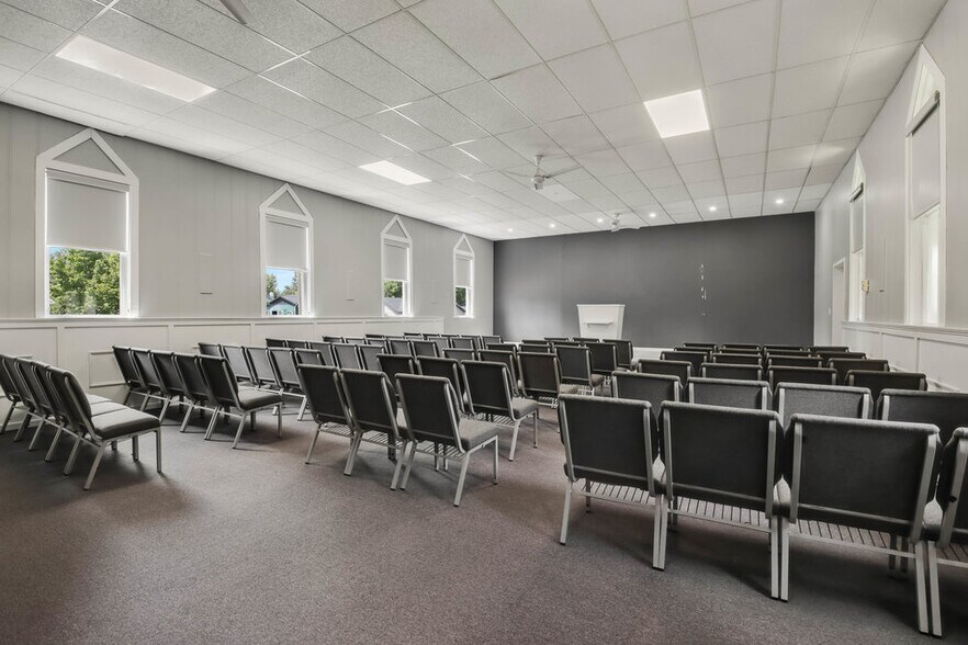 More Photos Of 104 E Barker St, Rice Lake Flex For Sale