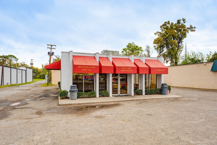 Primary Photo Of 111 Ribaut Rd, Beaufort General Retail For Sale