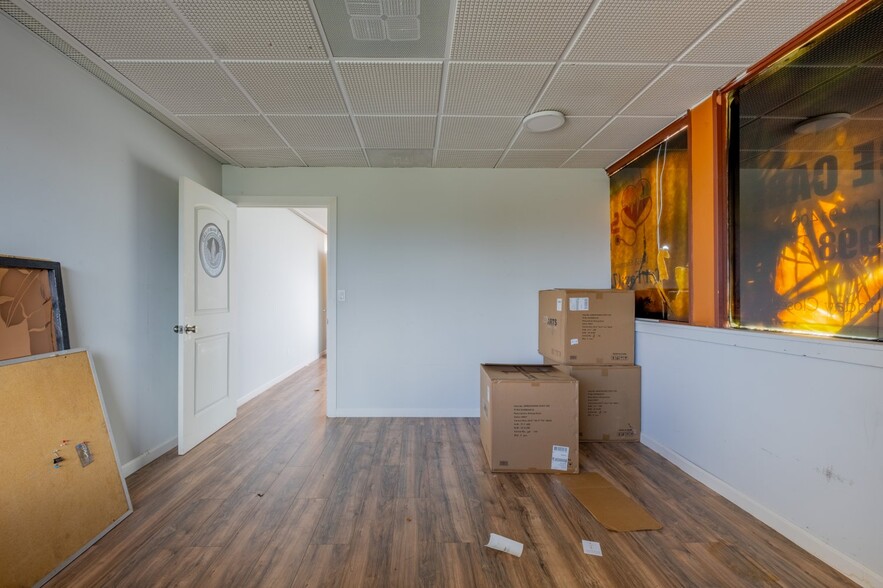 More Photos Of 16955 Sherman Way, Van Nuys Freestanding For Sale