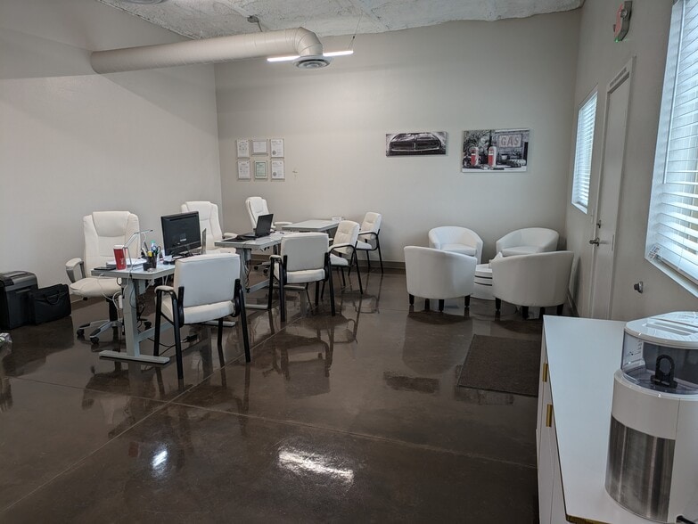 More Photos Of 22039 N 24th Ave, Phoenix Warehouse For Lease