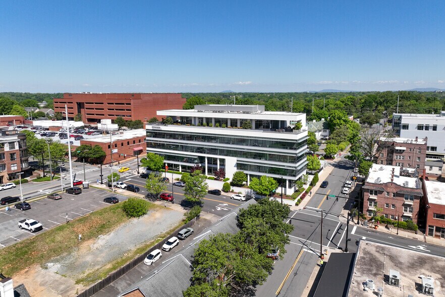 More Photos Of 751 W 4th St, Winston-Salem Office For Lease