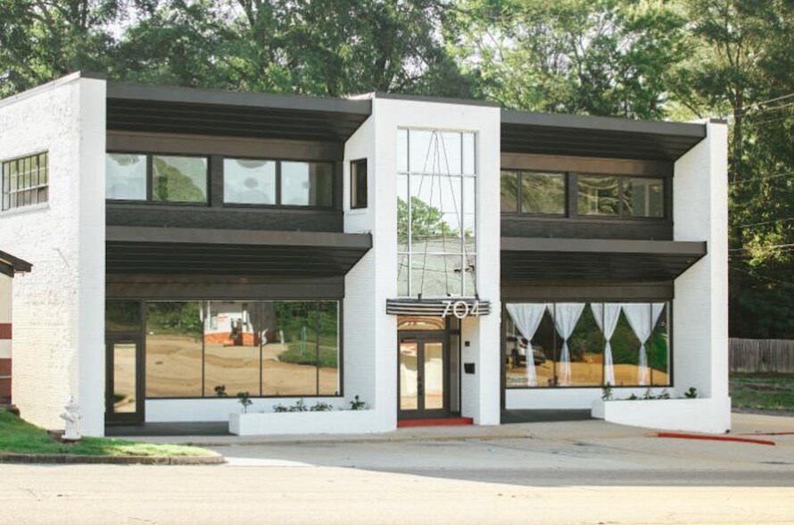 More Photos Of 704 N Gloster St, Tupelo Office For Sale